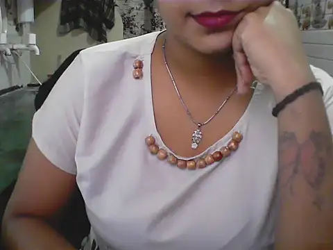 Snapshot of LovingPihu chatting on 06-06-26, 05:12 LovingPihu online show from 06-06-26, 05:12