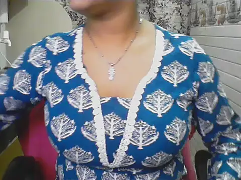 Snapshot of LovingPihu chatting on 06-13-26, 06:22 LovingPihu online show from 06-13-26, 06:22