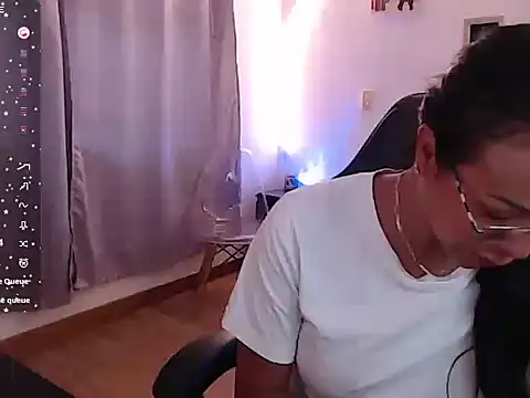 emmily castro online show from 10-28-25, 01:03