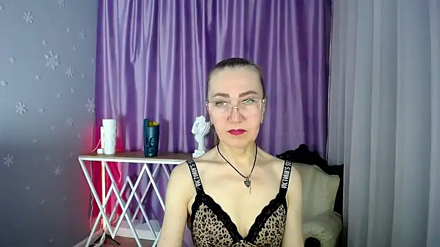 Snapshot of queen_a_n_i chatting on 01-17-25, 01:46 queen a n i online show from 01-17-25, 01:46