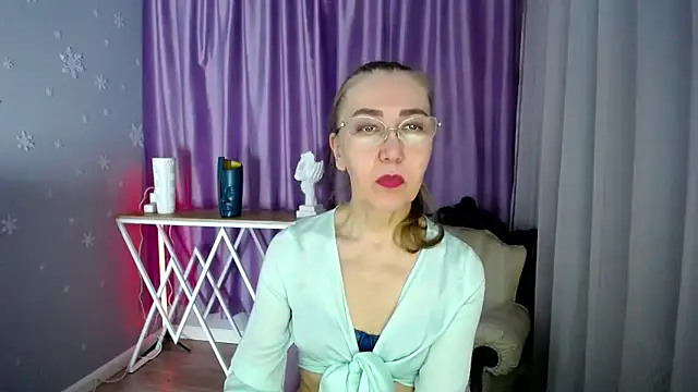 Snapshot of queen_a_n_i chatting on 01-29-25, 11:20 queen a n i online show from 01-29-25, 11:20