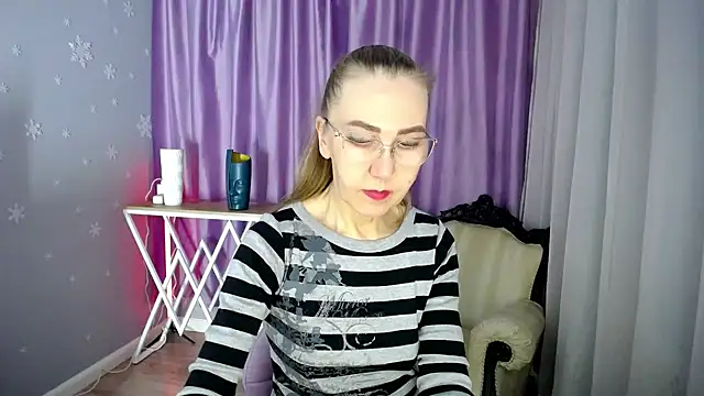 Snapshot of queen_a_n_i chatting on 01-30-25, 12:27 queen a n i online show from 01-30-25, 12:27