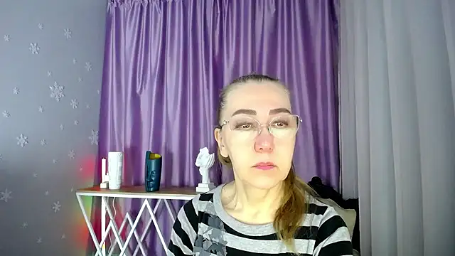 Snapshot of queen_a_n_i chatting on 02-22-25, 09:01 queen a n i online show from 02-22-25, 09:01