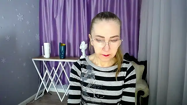 Snapshot of queen_a_n_i chatting on 02-22-25, 12:08 queen a n i online show from 02-22-25, 12:08