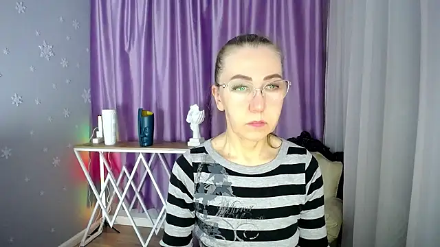 Snapshot of queen_a_n_i chatting on 02-23-25, 02:40 queen a n i online show from 02-23-25, 02:40