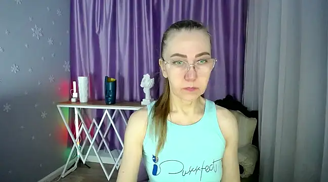 Snapshot of queen_a_n_i chatting on 02-28-25, 07:05 queen a n i online show from 02-28-25, 07:05