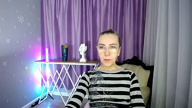 Snapshot of queen_a_n_i chatting on 09-10-25, 09:09 queen a n i online show from 09-10-25, 09:09