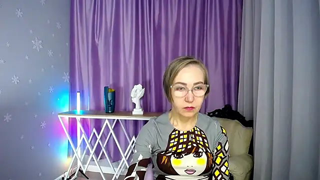 Snapshot of queen_a_n_i chatting on 10-27-25, 10:19 queen a n i online show from 10-27-25, 10:19