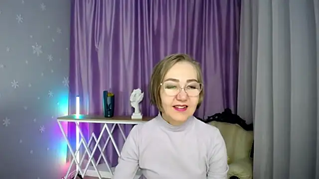 Snapshot of queen_a_n_i chatting on 11-24-25, 10:37 queen a n i online show from 11-24-25, 10:37