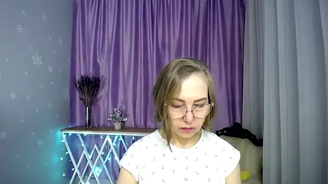 queen a n i online show from 03-26-26, 07:47