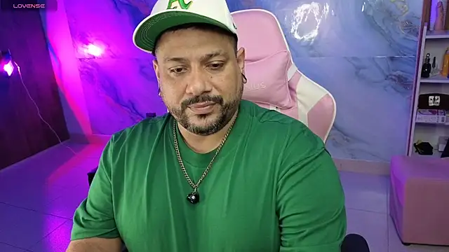 Snapshot of jacoob_woods chatting on 05-01-26, 04:11 jacoob woods online show from 05-01-26, 04:11