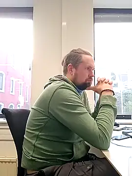 Snapshot of Tj1sen chatting on 12-04-24, 12:25 Tj1sen online show from 12-04-24, 12:25