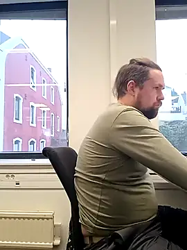 Snapshot of Tj1sen chatting on 12-17-24, 11:49 Tj1sen online show from 12-17-24, 11:49