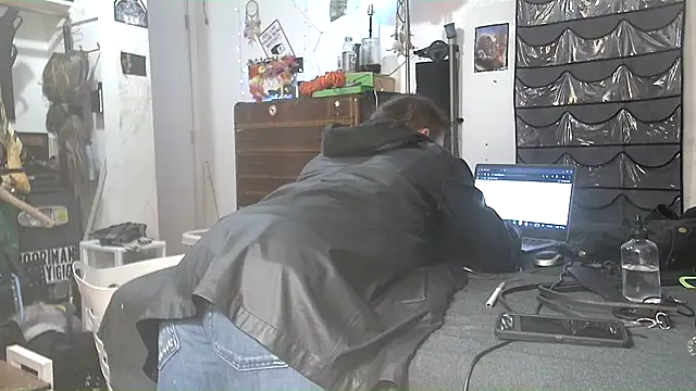 Snapshot of TheHellBilly chatting on 10-13-25, 01:27 TheHellBilly online show from 10-13-25, 01:27