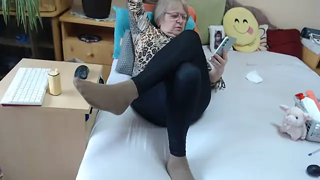 Snapshot of Margaret-milf chatting on 05-16-26, 12:04 Margaret-milf online show from 05-16-26, 12:04