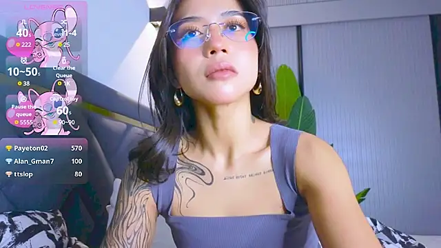 Mia Tin online show from 11-19-25, 03:34