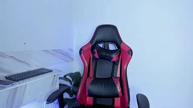 Snapshot of _liathompsom09 chatting on 01-13-25, 12:02 liathompsom09 online show from 01-13-25, 12:02