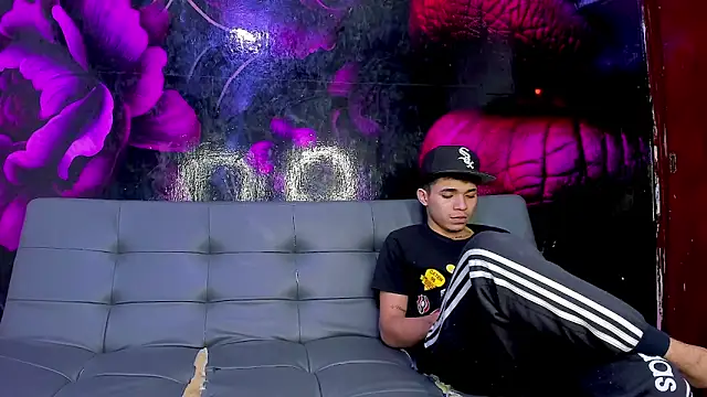 Snapshot of SecretsParty chatting on 09-16-25, 02:34 SecretsParty online show from 09-16-25, 02:34