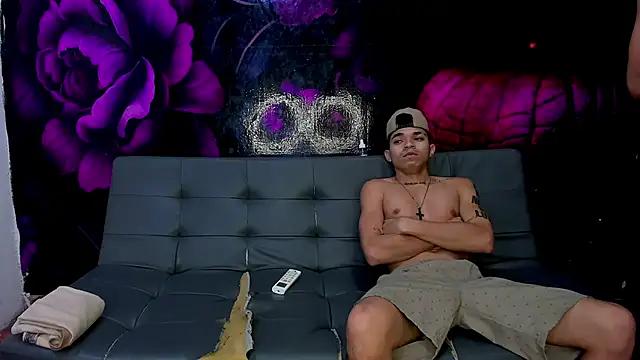 Snapshot of SecretsParty chatting on 09-30-25, 02:33 SecretsParty online show from 09-30-25, 02:33