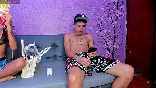 Snapshot of SecretsParty chatting on 10-28-25, 08:00 SecretsParty online show from 10-28-25, 08:00