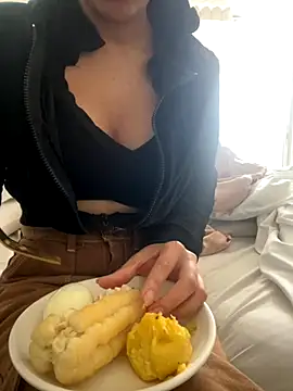 Snapshot of DulceMya6 chatting on 11-03-25, 12:39 DulceMya6 online show from 11-03-25, 12:39