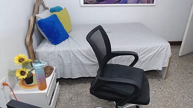 emiliaa hot online show from 12-19-24, 12:24