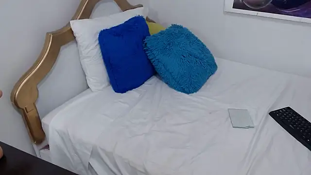 emiliaa hot online show from 02-14-25, 10:04