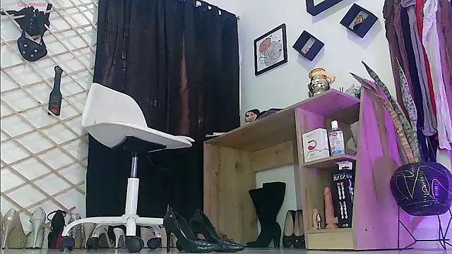 myla sarah online show from 04-18-26, 07:58