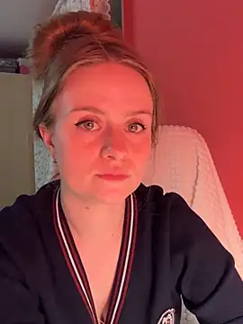 Snapshot of SophiaSweet_ chatting on 03-28-26, 04:17 SophiaSweet online show from 03-28-26, 04:17