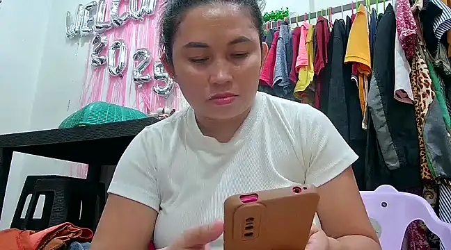 Snapshot of LalaiAsian chatting on 01-05-25, 04:16 LalaiAsian online show from 01-05-25, 04:16