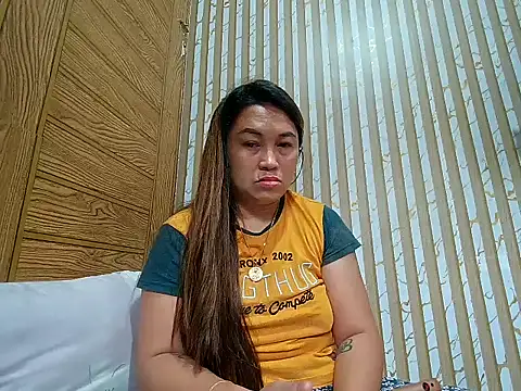 Snapshot of LalaiAsian chatting on 12-19-25, 01:01 LalaiAsian online show from 12-19-25, 01:01