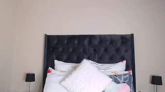 Snapshot of Sexynaughty_Gal chatting on 02-13-26, 11:56 Sexynaughty Gal online show from 02-13-26, 11:56