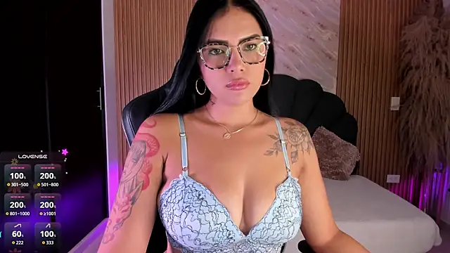 Snapshot of karol_green_ chatting on 09-10-25, 01:38 karol green  online show from 09-10-25, 01:38