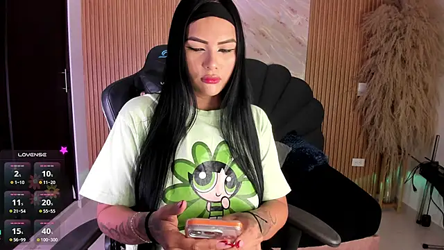 Snapshot of karol_green_ chatting on 09-21-25, 01:51 karol green  online show from 09-21-25, 01:51