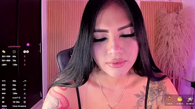 Snapshot of karol_green_ chatting on 10-11-25, 02:55 karol green  online show from 10-11-25, 02:55