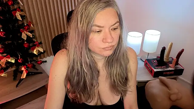 MarianL0ve online show from 12-20-25, 10:55