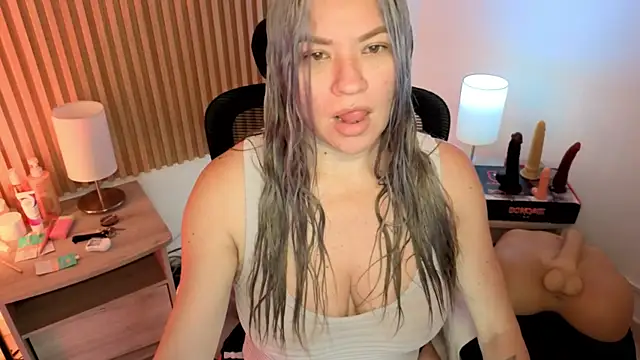 Snapshot of MarianL0ve chatting on 05-06-26, 11:10 MarianL0ve online show from 05-06-26, 11:10