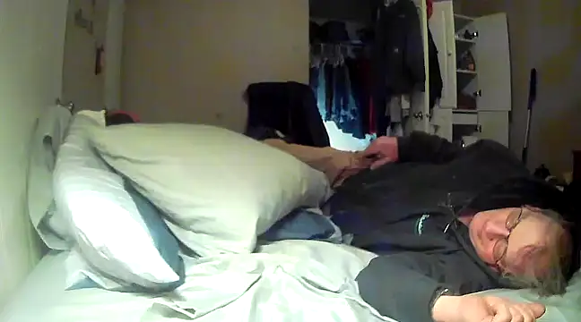 Snapshot of jck1m0t chatting on 01-17-25, 10:33 jck1m0t online show from 01-17-25, 10:33