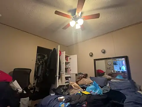 Snapshot of jck1m0t chatting on 02-23-25, 01:35 jck1m0t online show from 02-23-25, 01:35