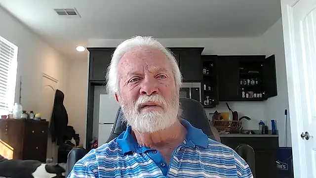 Snapshot of rockpoint69 chatting on 12-15-24, 05:31 rockpoint69 online show from 12-15-24, 05:31