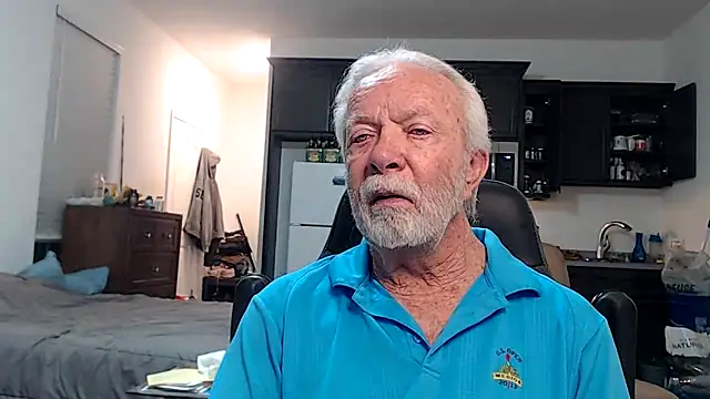 Snapshot of rockpoint69 chatting on 10-13-25, 08:25 rockpoint69 online show from 10-13-25, 08:25