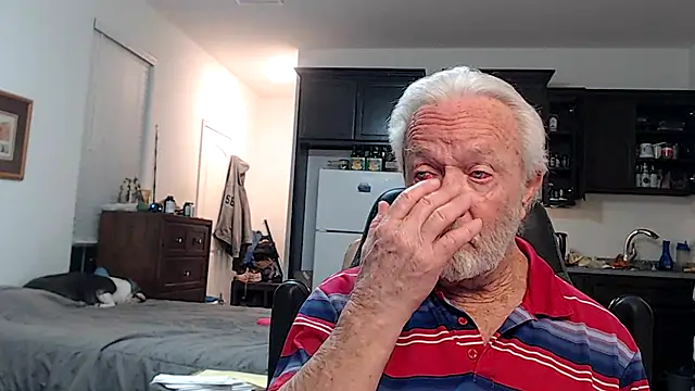 Snapshot of rockpoint69 chatting on 10-18-25, 10:38 rockpoint69 online show from 10-18-25, 10:38