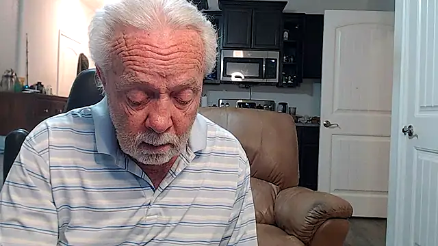 Snapshot of rockpoint69 chatting on 10-23-25, 12:54 rockpoint69 online show from 10-23-25, 12:54