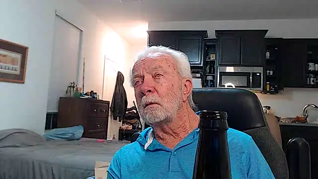 Snapshot of rockpoint69 chatting on 10-24-25, 01:03 rockpoint69 online show from 10-24-25, 01:03