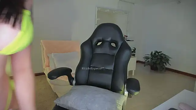 Snapshot of Ally_Snow chatting on 10-21-25, 11:00 Ally Snow online show from 10-21-25, 11:00