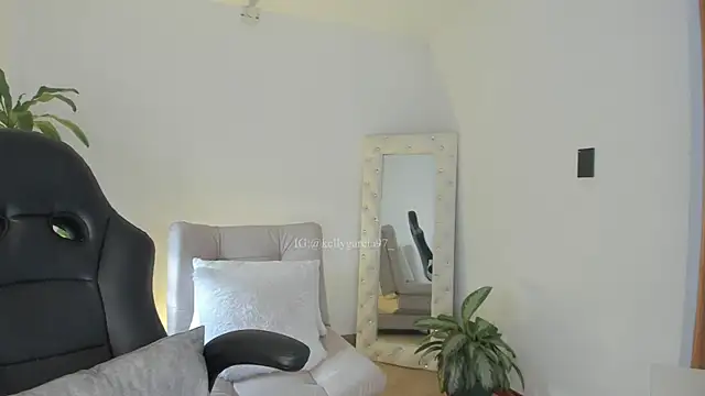 Snapshot of Ally_Snow chatting on 11-03-25, 12:50 Ally Snow online show from 11-03-25, 12:50