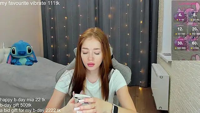 Snapshot of Hot_Mia_ chatting on 01-21-25, 12:18 Hot Mia  online show from 01-21-25, 12:18