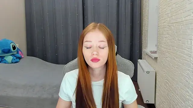 Snapshot of Hot_Mia_ chatting on 02-19-25, 03:49 Hot Mia  online show from 02-19-25, 03:49