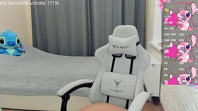 Snapshot of Hot_Mia_ chatting on 03-13-25, 04:01 Hot Mia  online show from 03-13-25, 04:01