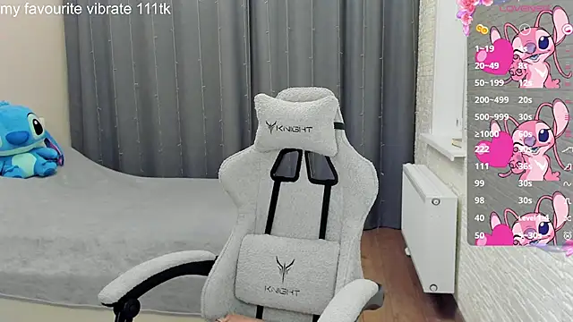 Snapshot of Hot_Mia_ chatting on 03-21-25, 05:56 Hot Mia  online show from 03-21-25, 05:56